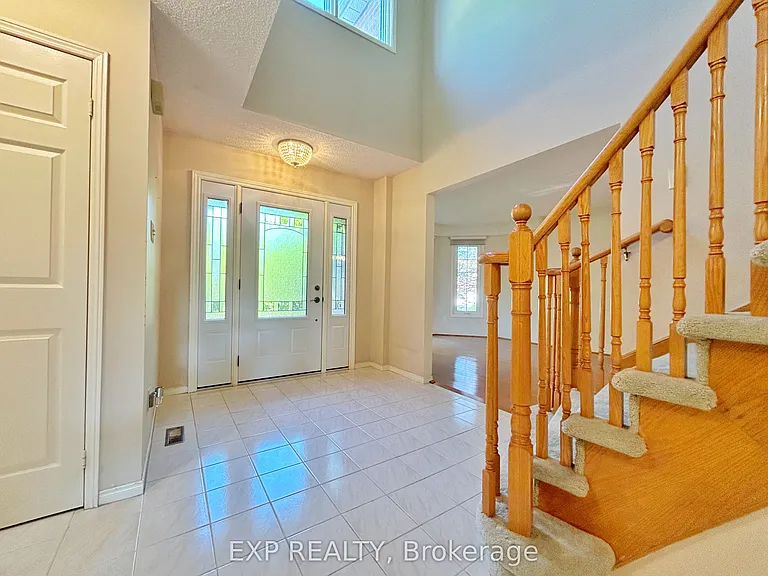 23 Haskell Cres — Photo 2
