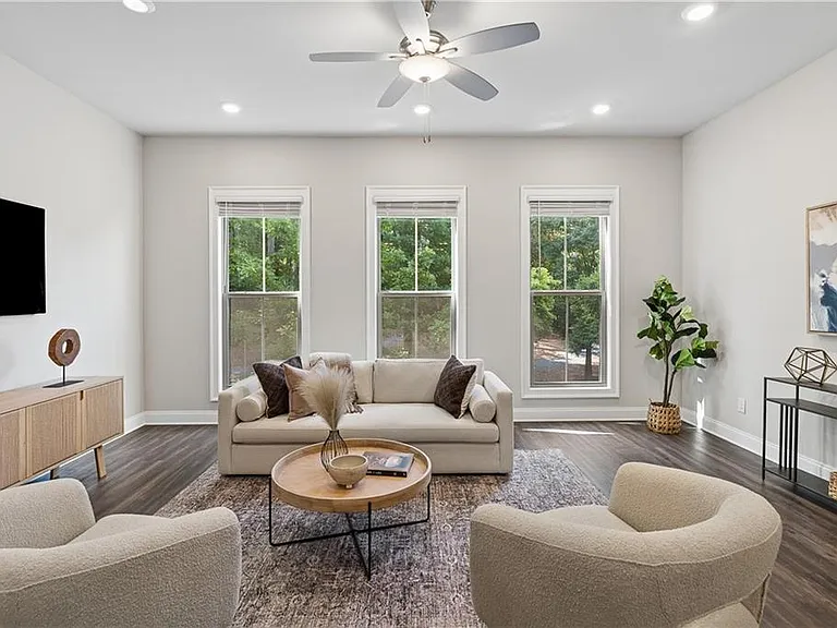857 Constellation Dr — Photo 14