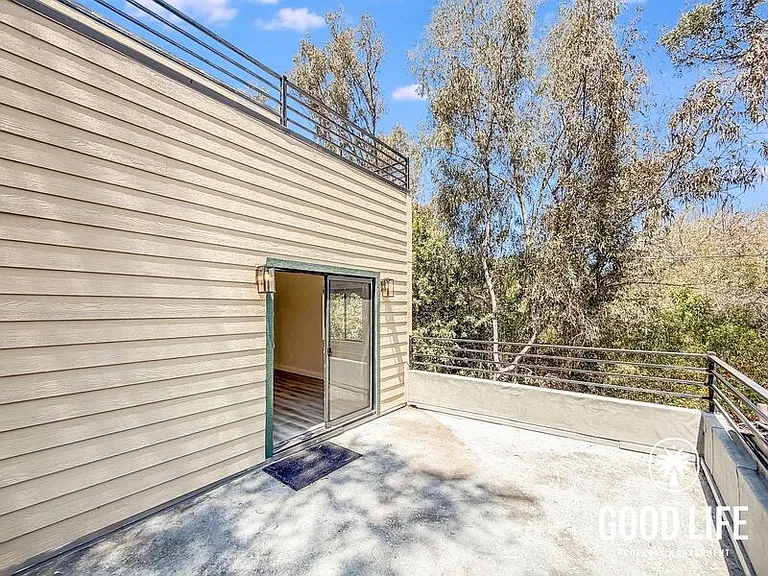 3095 Boundary St — Photo 16