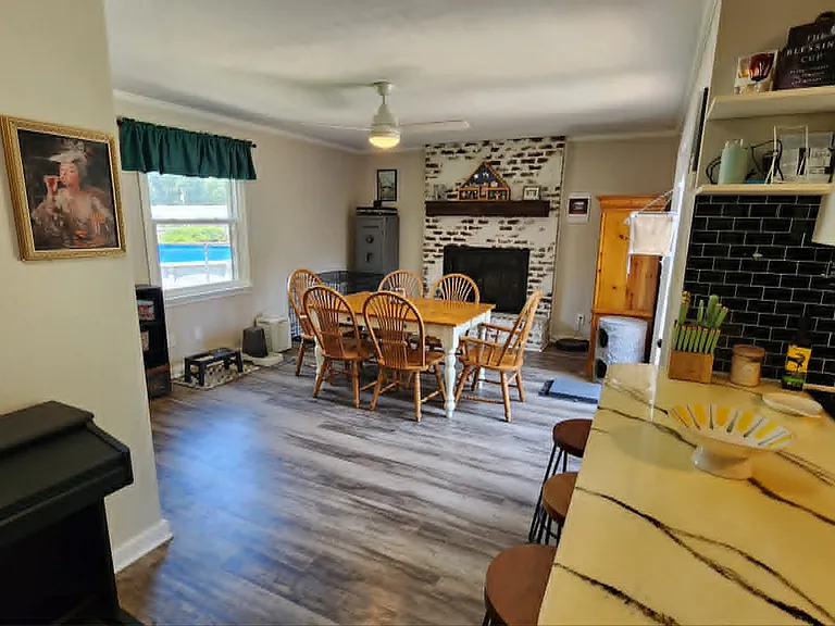 209 Dabney Dr — Photo 2