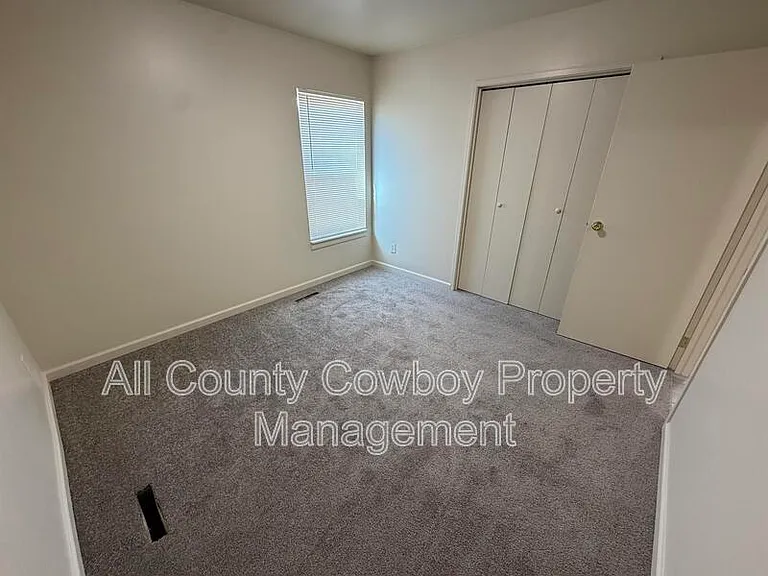 1145 W Leisher Rd — Photo 7