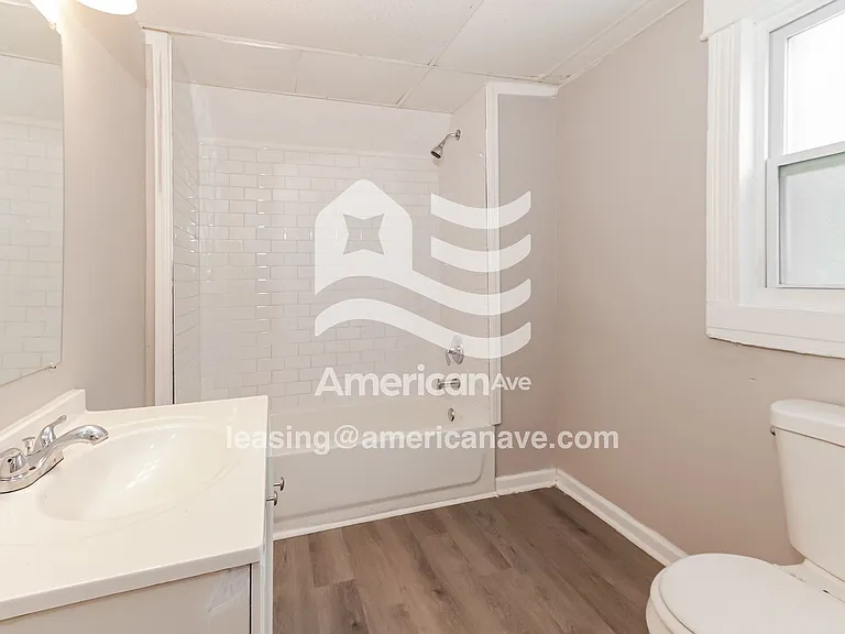 754286_010_main_bathroom_10.jpg