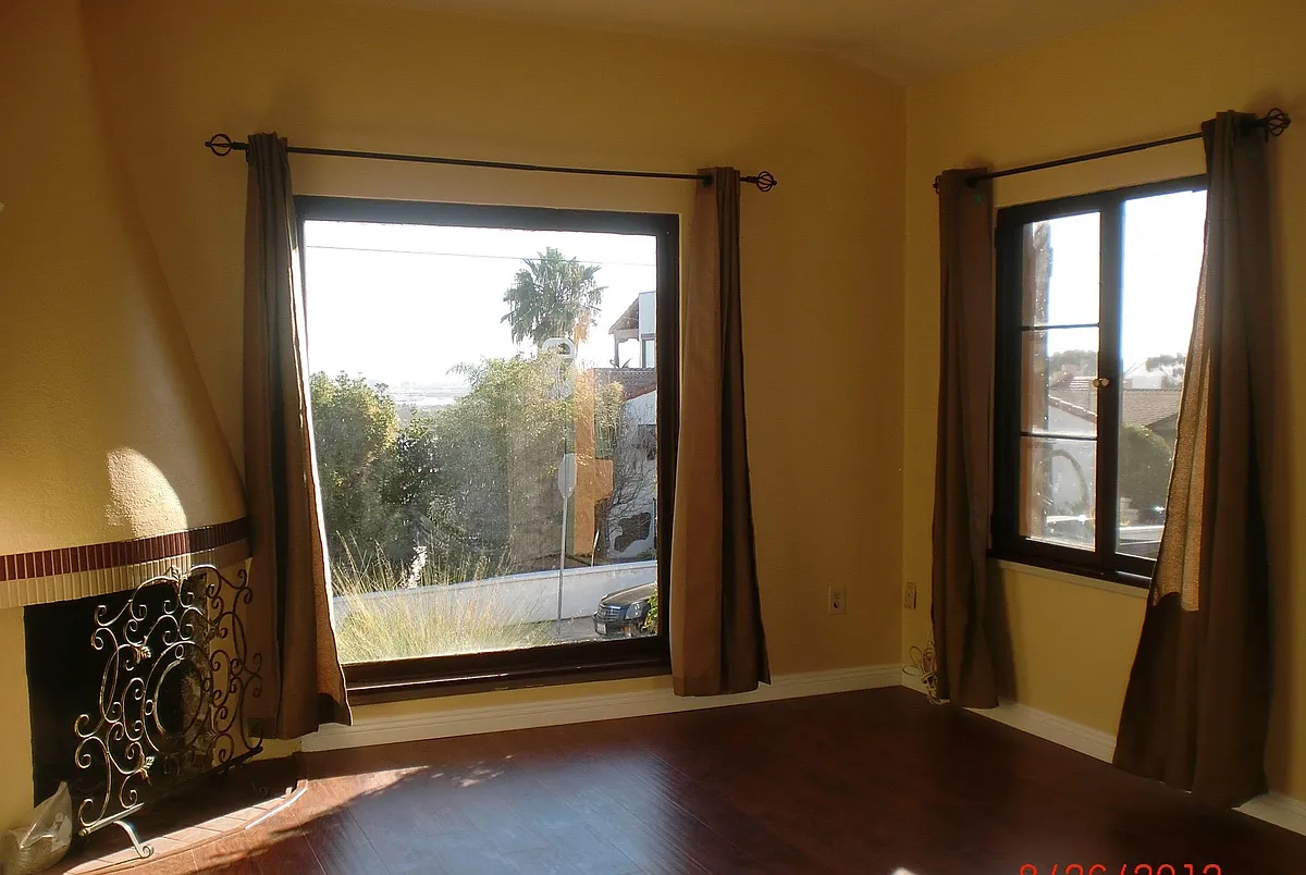 Living room - 1814 Titus St