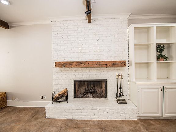 3rd image of 3303 E Simcoe St