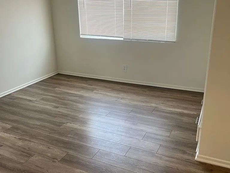 4134 1/4 Somerset Dr — Photo 3