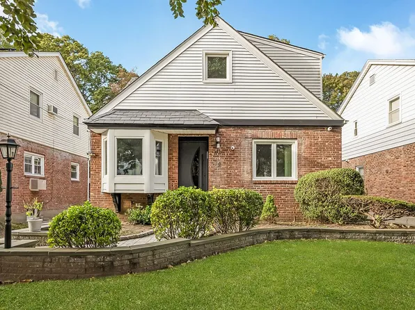 206-15 Richland Ave #A, Oakland Gardens, NY 11364