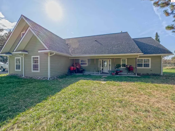 100 Melville Dr, Bonners Ferry, ID 83805