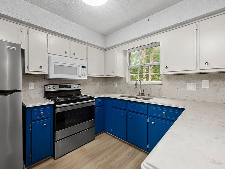 6740 Scotts Pl — Photo 15