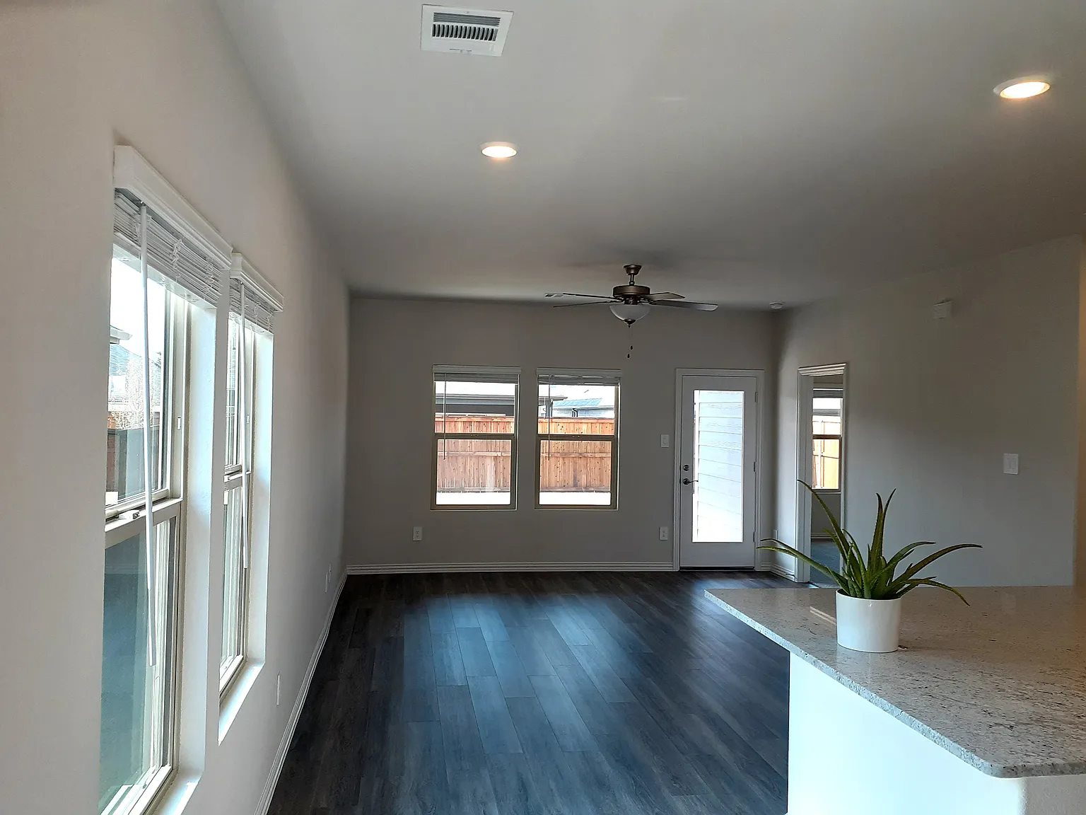 3 bed, 1270 sqft, $1,850 — Photo 4