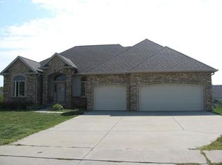 15914 Winston Ave, Urbandale, IA 50323