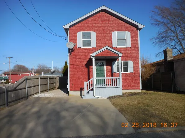 8 Thorpe Ave, Portsmouth, RI 02871