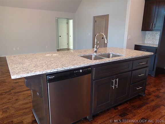 5th image of 18418 E 50th Pl