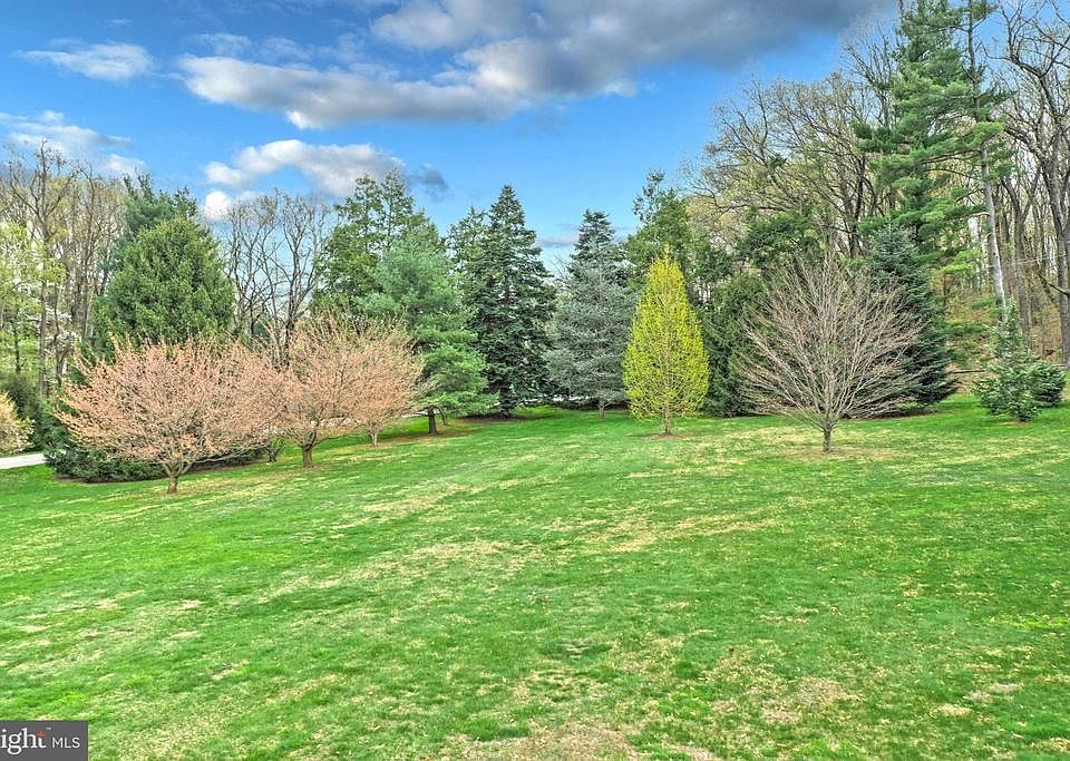 2nd image of 1000 Box Hill Ln