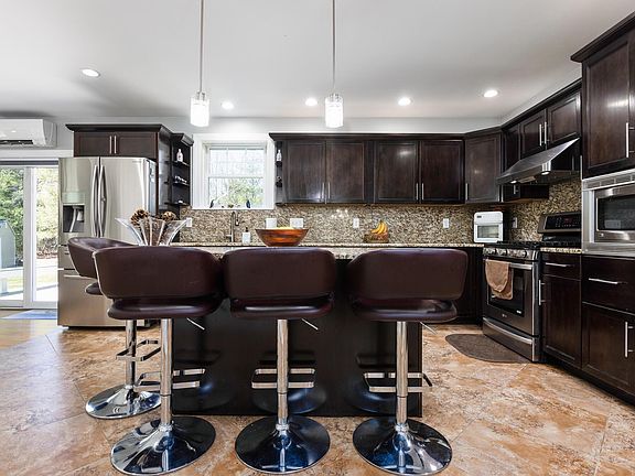 3rd image of 15 Tamarack Ln