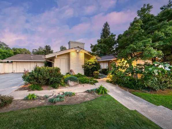 1687 W Dovewood Ln, Fresno, CA 93711