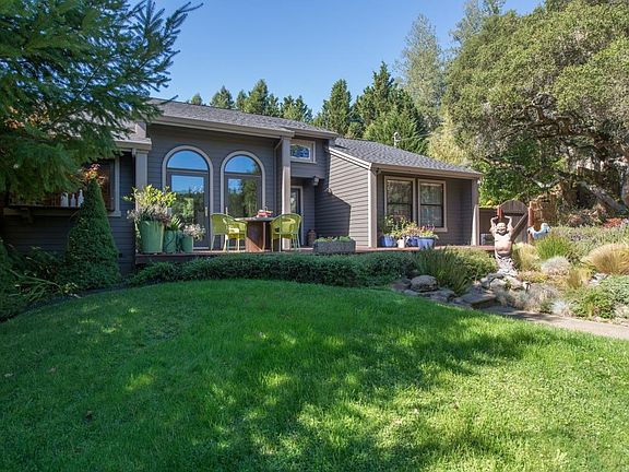 3rd image of 1115 Bohemian Ln