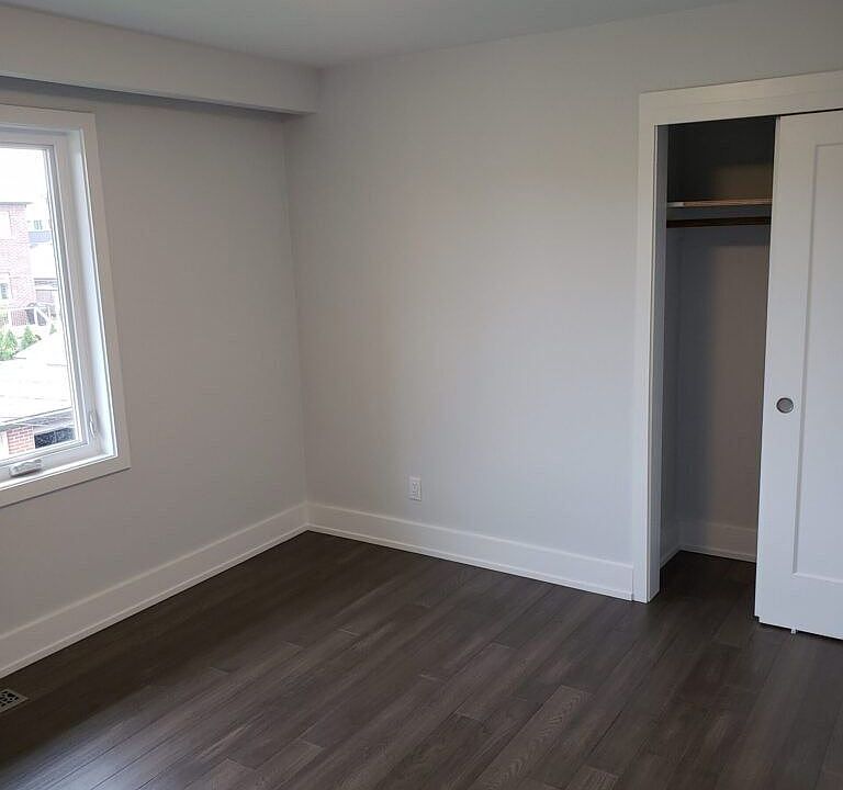 2nd image of 21 Manitoba St