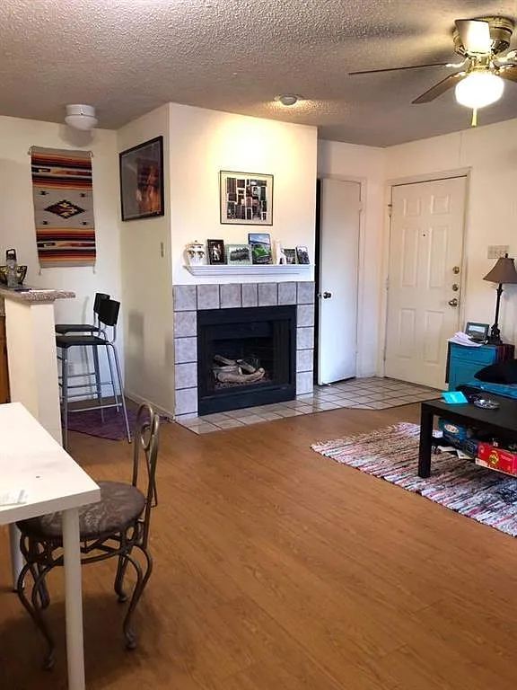 3115 Helms St Apt 206 — Photo 2