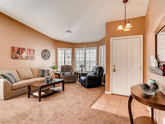 4th image of 924 Royal Moon Ave