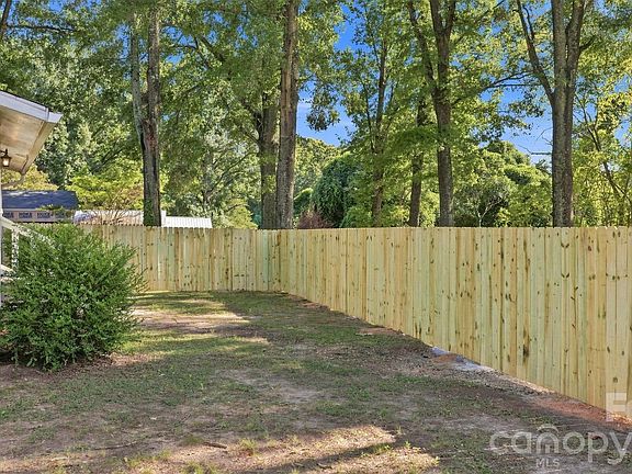 2nd image of 503 Shearers Rd