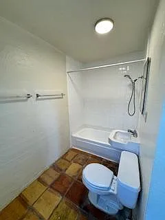 1303 N Columbus Blvd #C — Photo 6
