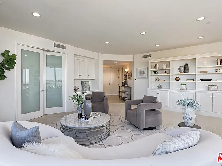 10350 Wilshire Blvd #1102 — Photo 9