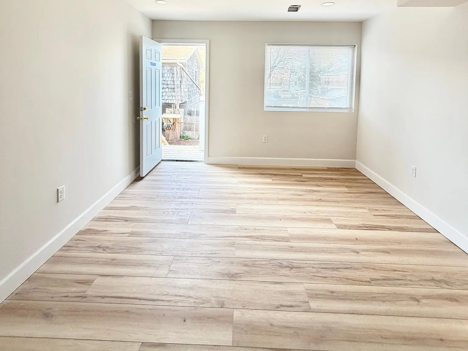 3 bed, 1.5 bath, 1250 sqft, $2,175 — Photo 2