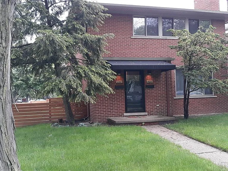 422 Catalpa Dr — Photo 2