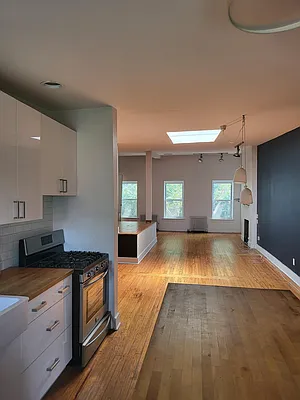 Rented by Tyler Vincent Real Estate Inc | media 3