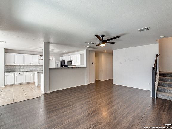 5th image of 435 Dandelion Bend