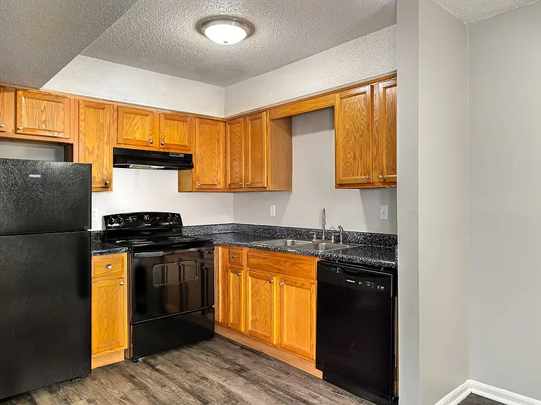 8519 Parallel Pkwy — Photo 7