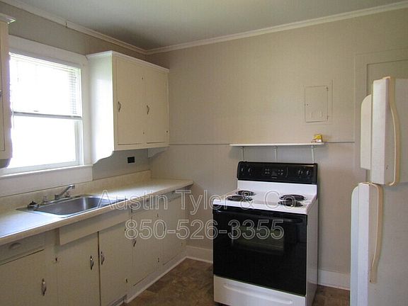 4th image of 3016A 4th St