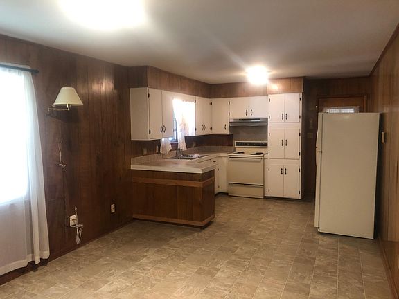 3rd image of 299 Fairlane Dr