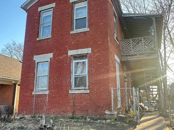 720 N 5th St, Quincy, IL 62301