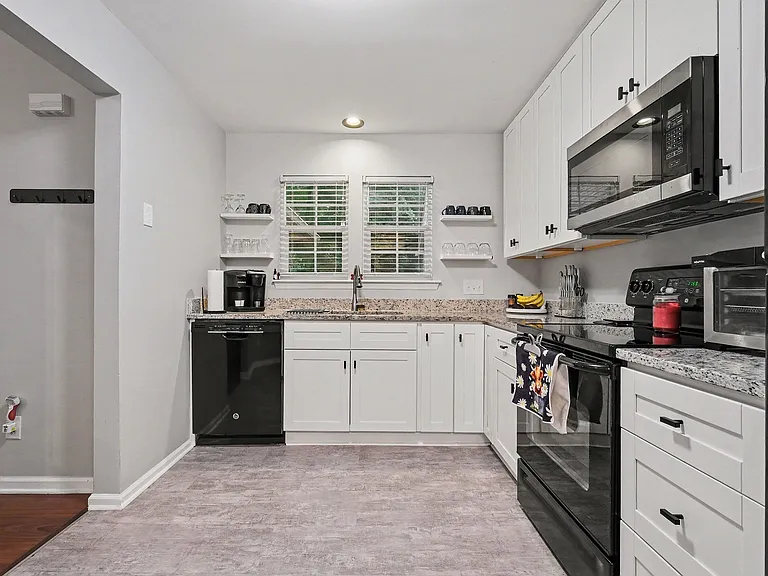 6121 Gray Gate Ln #K — Photo 7