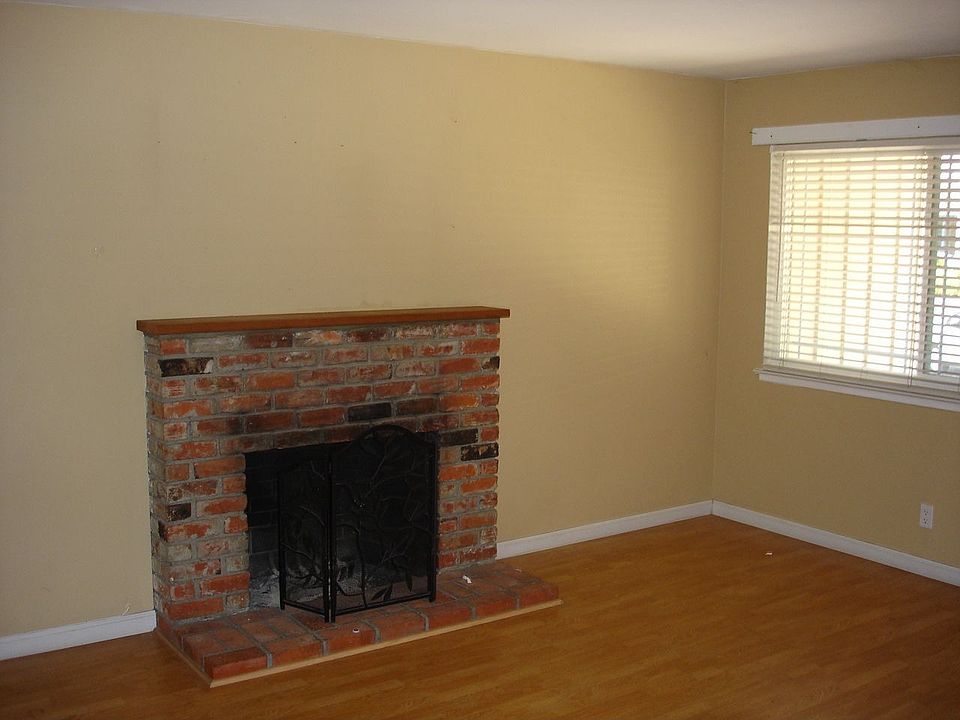 2nd image of 942 Jeanne Ave