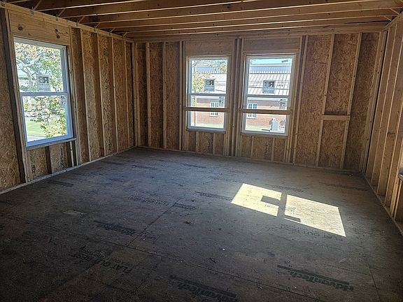 2nd image of 902 Olive St