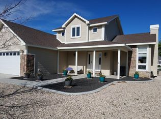 137 S Cedarwood Dr, Powell, WY 82435