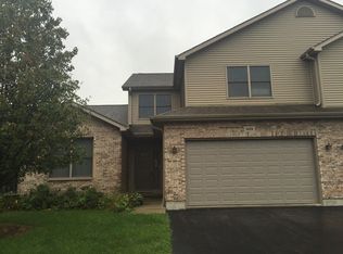 1424 Ridge Dr, Sycamore, IL 60178