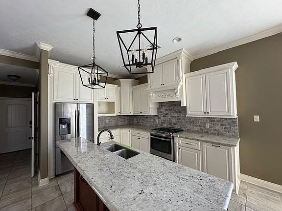 4th image of 894 Eve Elizabeth Ln