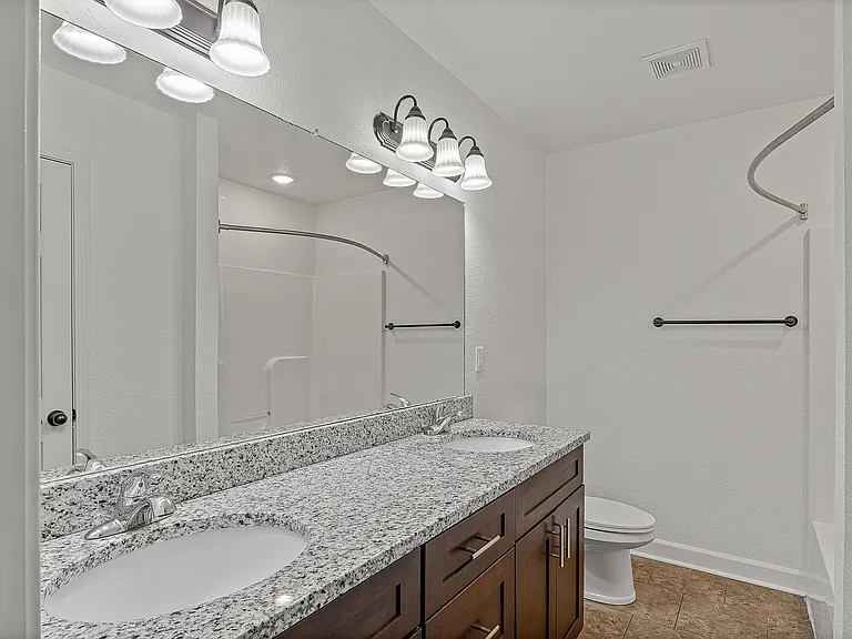 Upstairs Full Bathroom| Deerfield Crossing| Townhome