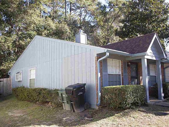 2nd image of 435 Richview Park Cir E #A