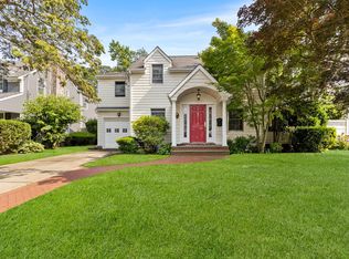 42 E Webster St, Merrick, NY 11566