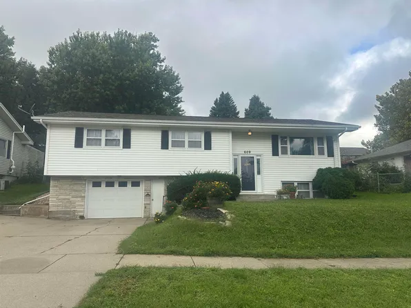 609 N 10th St, Norfolk, NE 68701