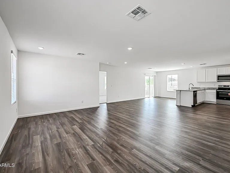 1845 Yance Dr — Photo 2
