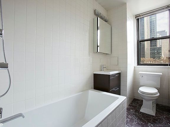 3rd image of 212 E 48th St APT 6D