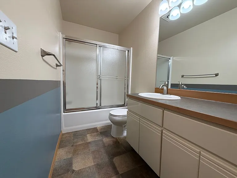 1721 Angela St — Photo 11