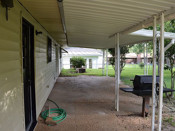 Covered Patio/Grill Area