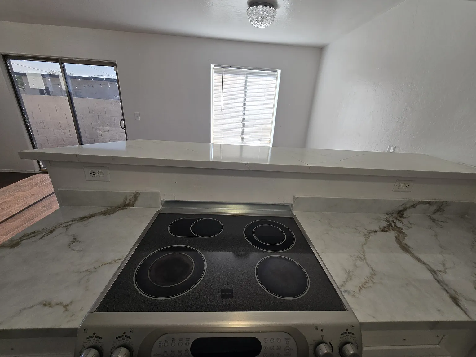 3 bed, 2.5 bath, 1076 sqft, $1,800 — Photo 3