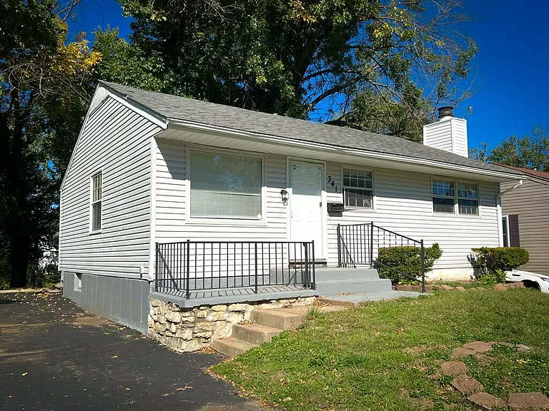 341 Caithness Rd — Photo 1